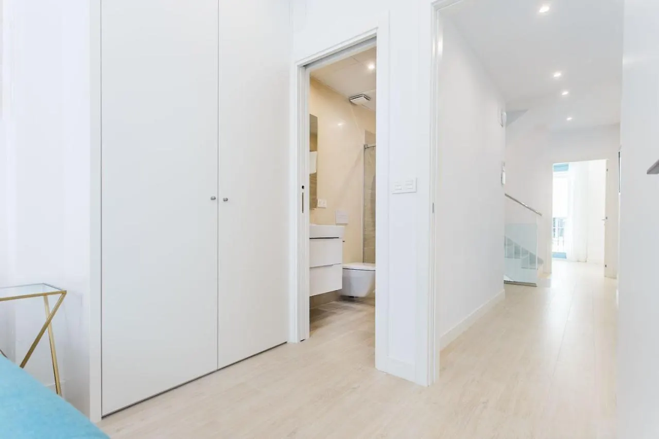 Espectacular Casa De 6 Dormitorios, 7 Banos Y 2 Terrazas Sevilla Spanyolország
