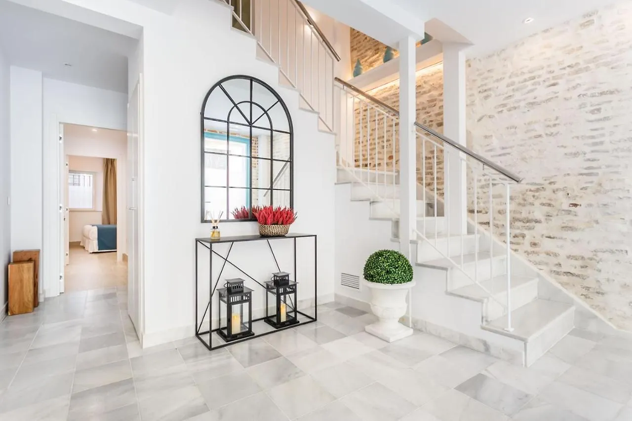 Espectacular Casa De 6 Dormitorios, 7 Banos Y 2 Terrazas Sevilla Nyaraló